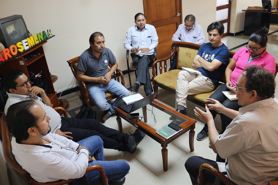 Autoridades del cantón Carlos Julio Arosemena en sesión de trabajo