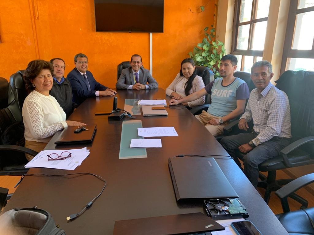 Sesión de trabajo en Baños de Agua Santa