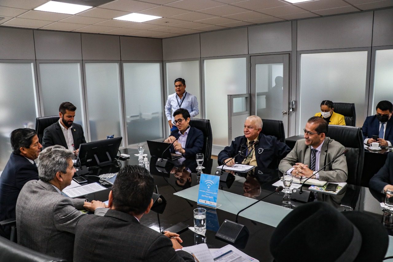 Autoridades del COMAGA en reunión con el Ministro de Economía y Finanzas