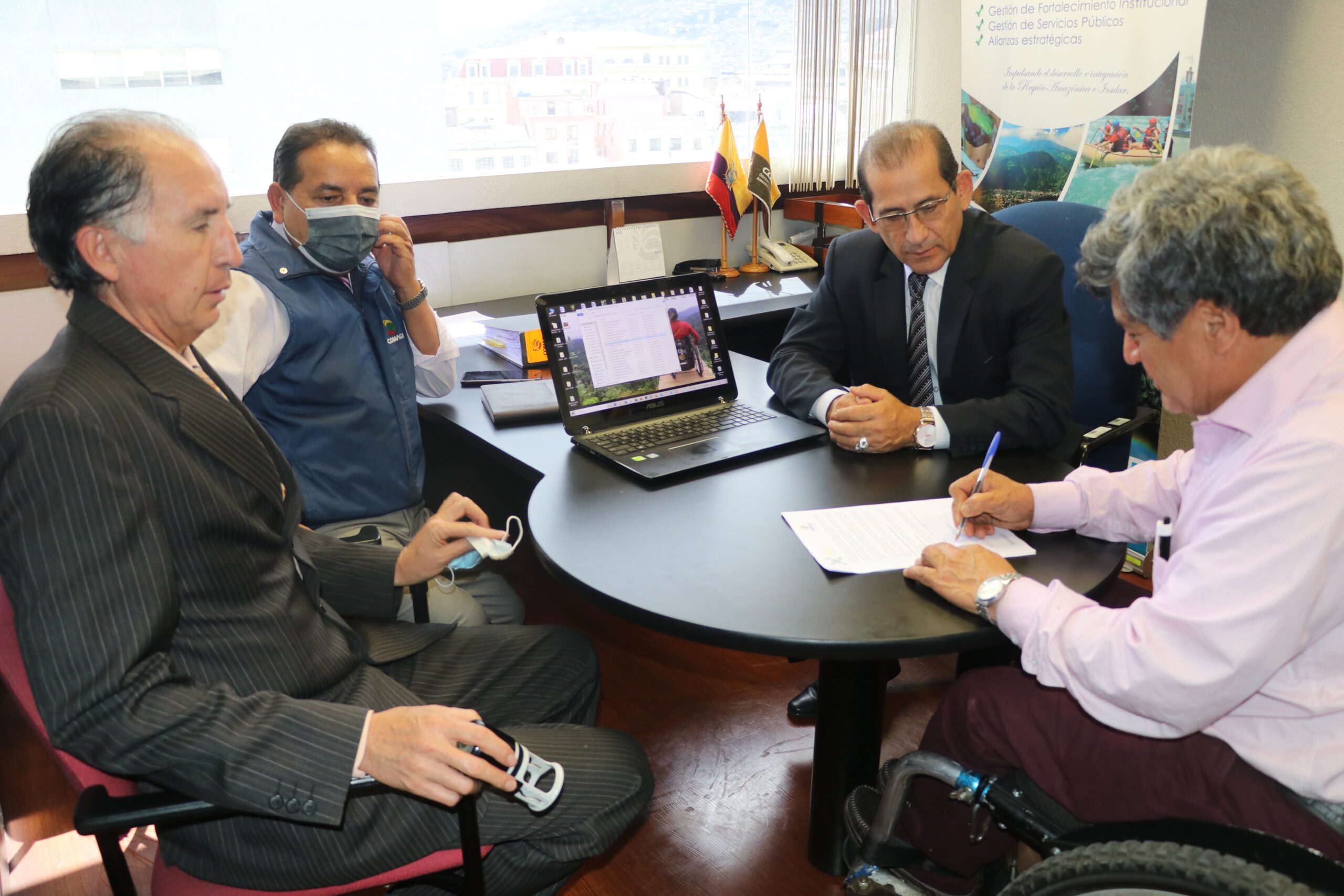 Firma de convenio interinstitucional entre el COMAGA y la Red de Turismo Accesible del Ecuador