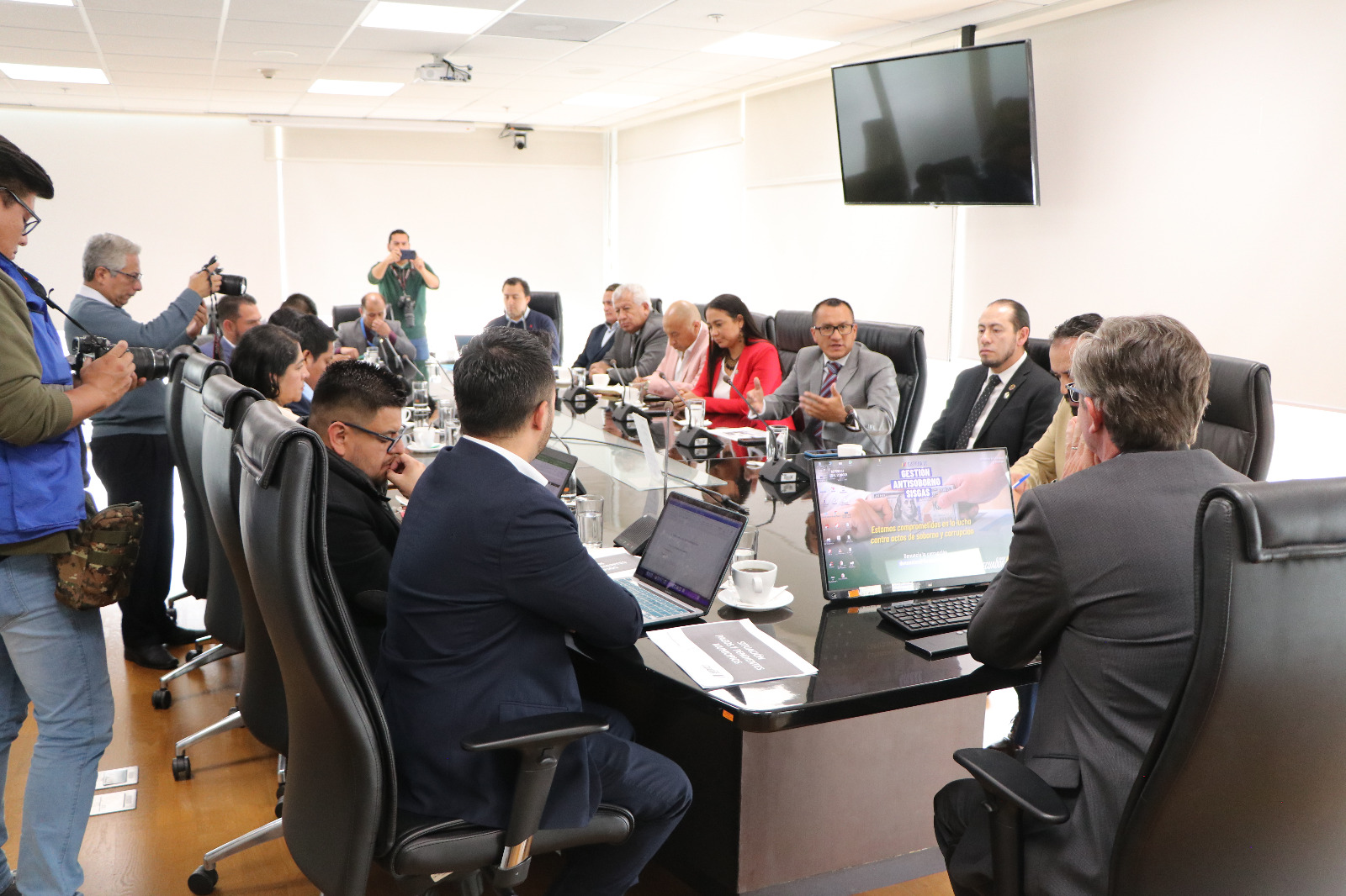 COMAGA presente en reunión con el Ministro de Economía y Finanzas