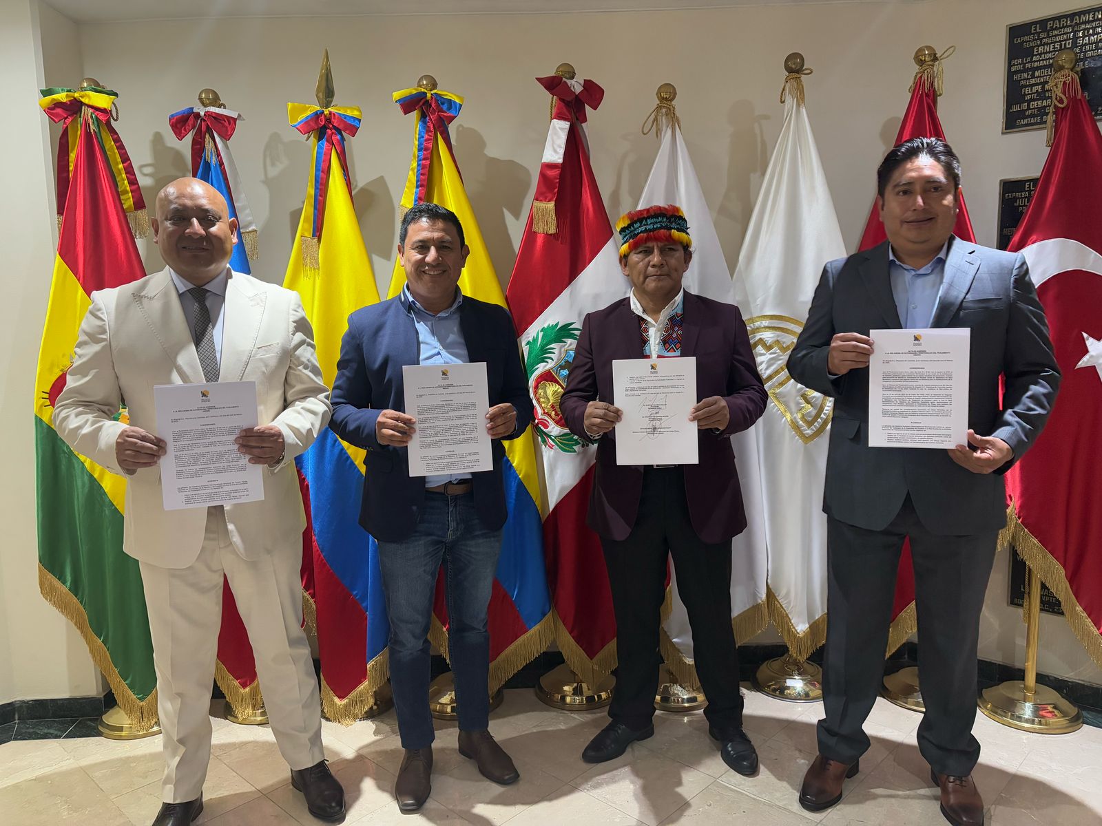 ALCALDES SUSCRIBEN ACTA DE ADHESIÓN A LA RED ANDINA DE AUTORIDADES TERRITORIALES DEL PARLAMENTO ANDINO