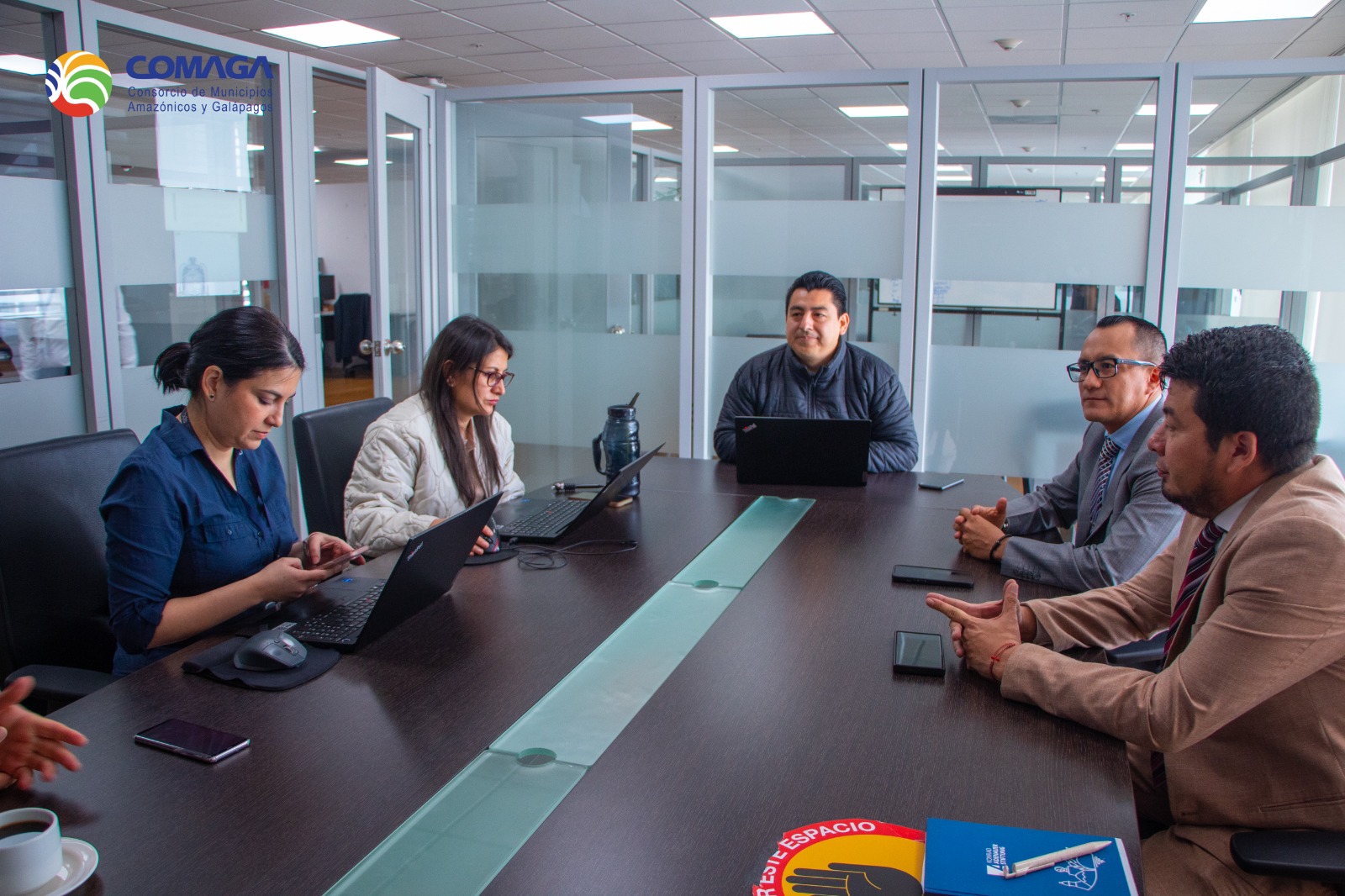 Alcalde de Gualaquiza realizó gestiones en BDE matriz en Quito