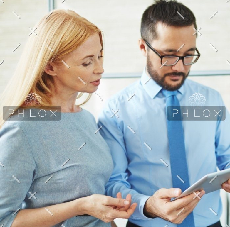 demo-attachment-28-looking-through-data-P5HMMD4